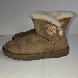 Ugg Mini Bailey Button Boots Women's Size 7 Tan Lambswool
